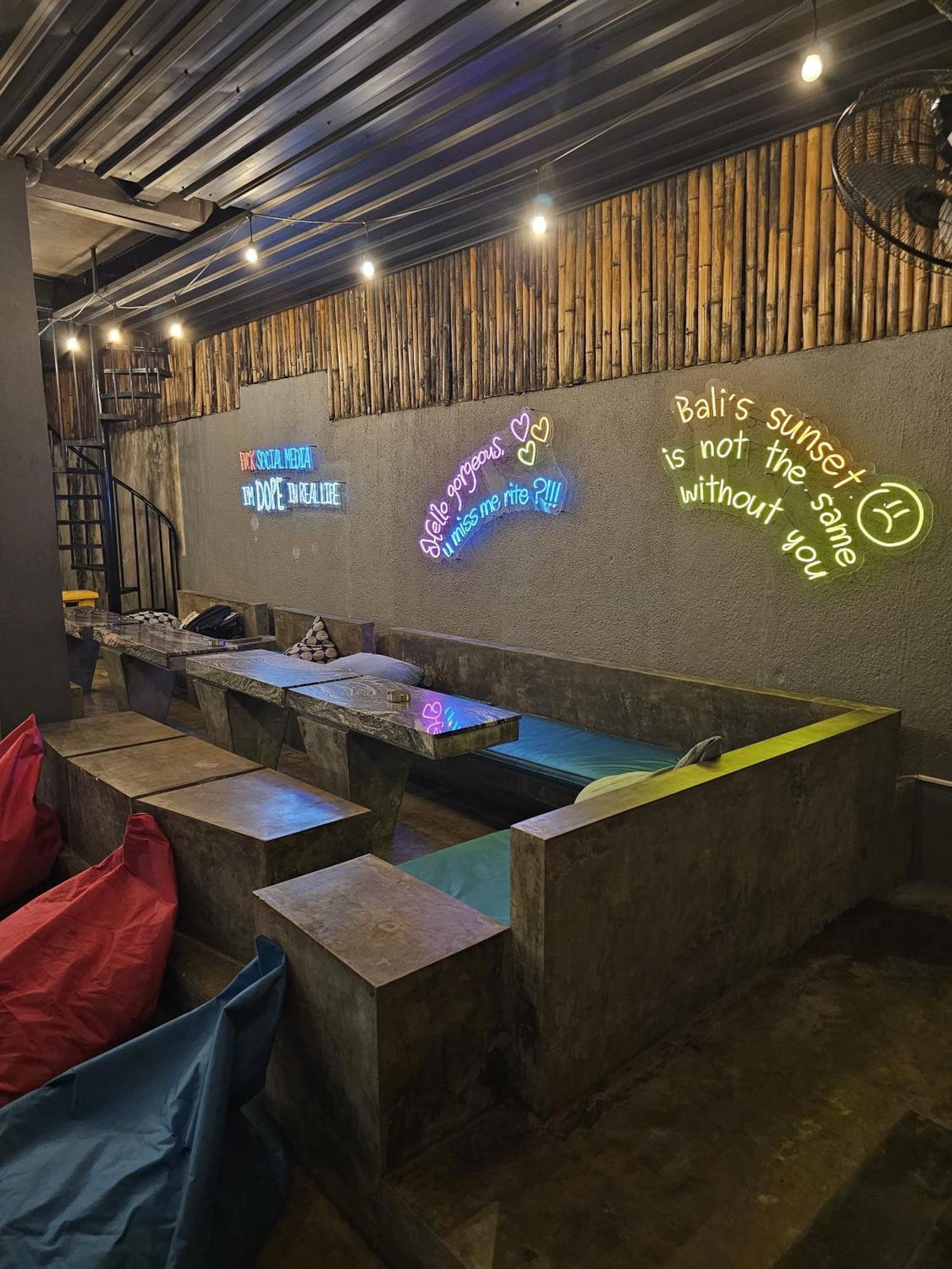 Stellar Capsules Hostel Seminyak Kültér fotó The interior of a restaurant in Bali