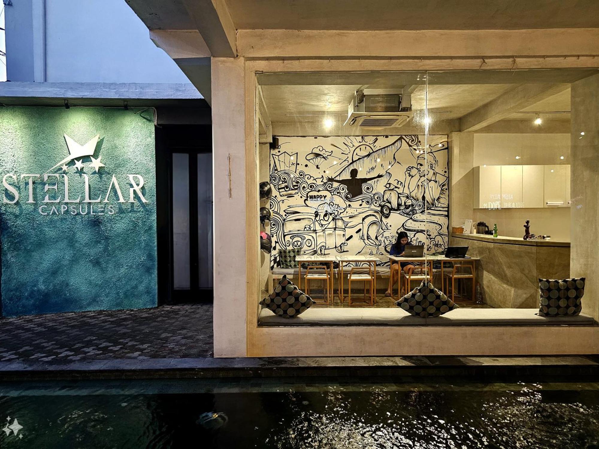 Stellar Capsules Hostel Seminyak Kültér fotó Stellar Coffee