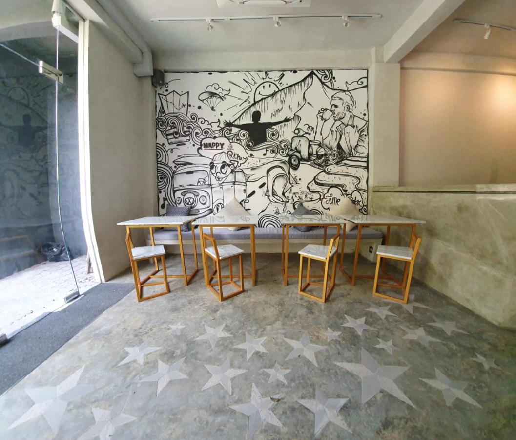 Stellar Capsules Hostel Seminyak Kültér fotó Interior of the gallery