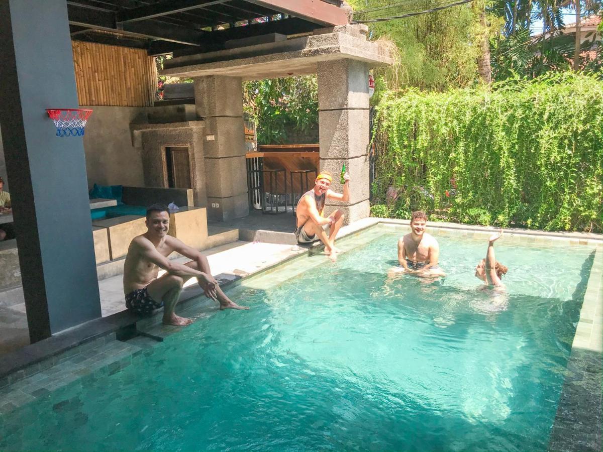 Stellar Capsules Hostel Seminyak Kültér fotó Villa in Bali