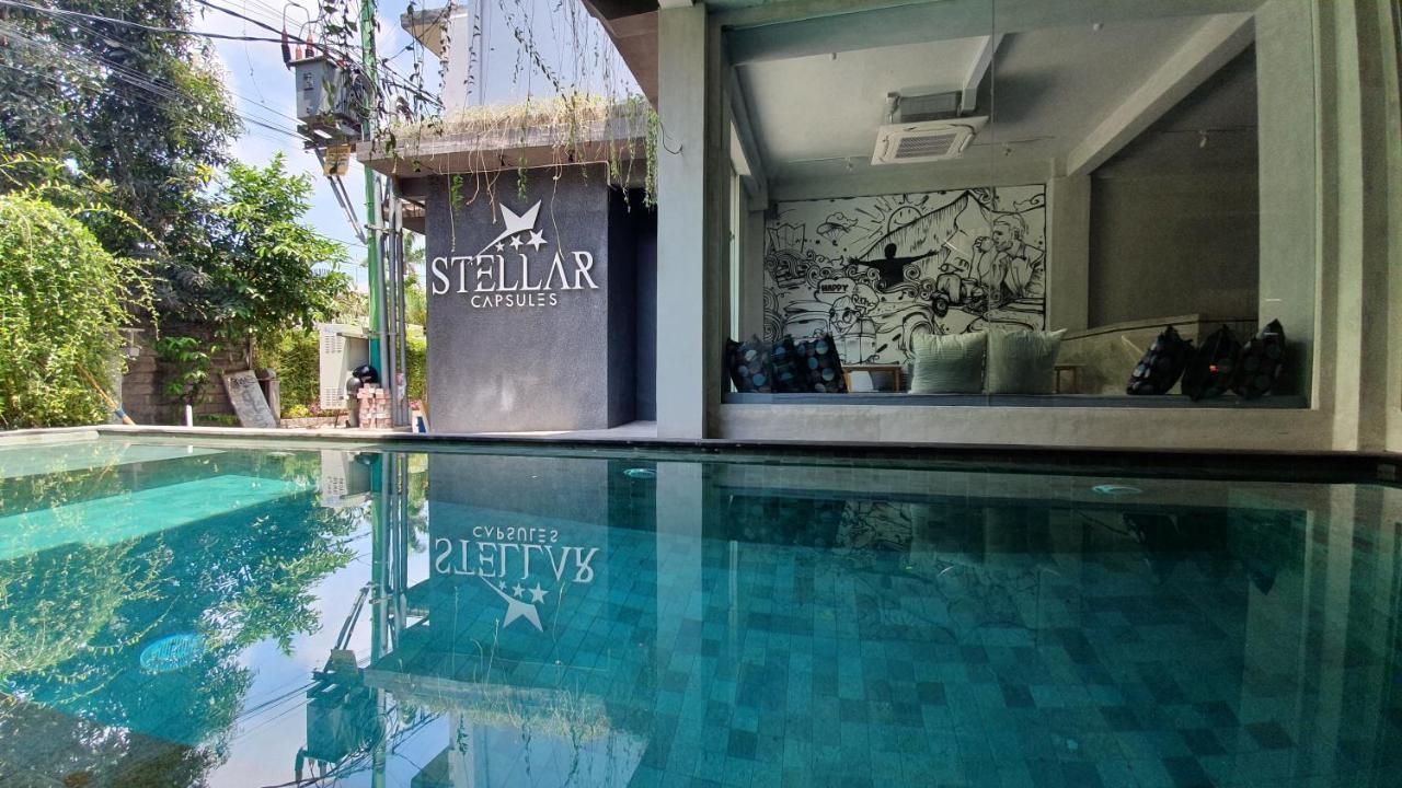 Stellar Capsules Hostel Seminyak Kültér fotó Stellar Pool