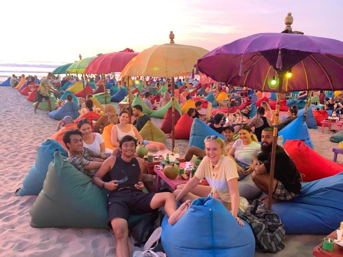 Stellar Capsules Hostel Seminyak Kültér fotó Beach club in Bali