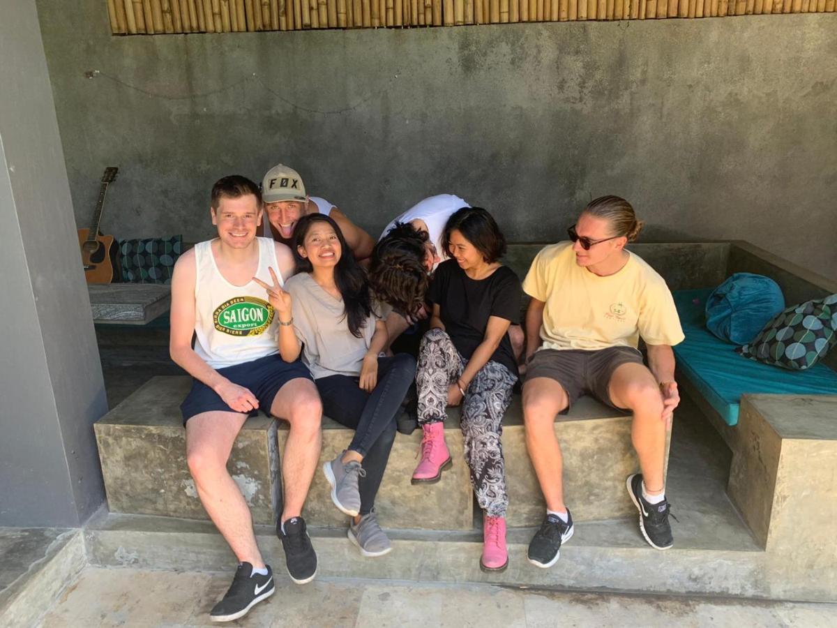 Stellar Capsules Hostel Seminyak Kültér fotó A group of students from the University of California, Irvine at the 2018 Global Challenges Conference