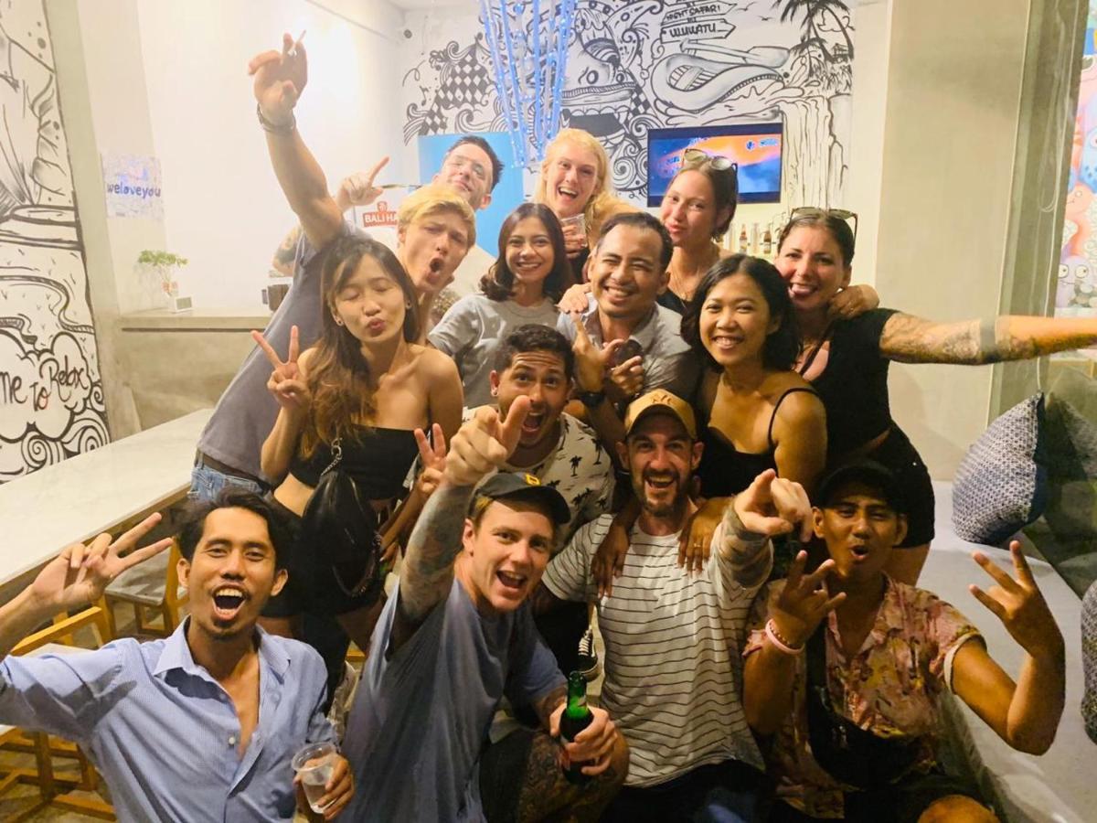 Stellar Capsules Hostel Seminyak Kültér fotó The cast of The Real L Word
