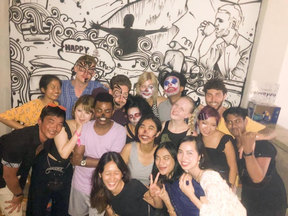 Stellar Capsules Hostel Seminyak Kültér fotó The 2019-2020 board of the Queer Student Union