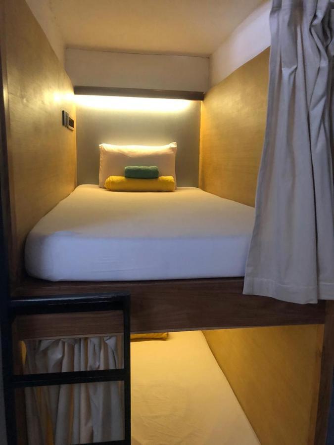 Stellar Capsules Hostel Seminyak Kültér fotó A capsule hotel room