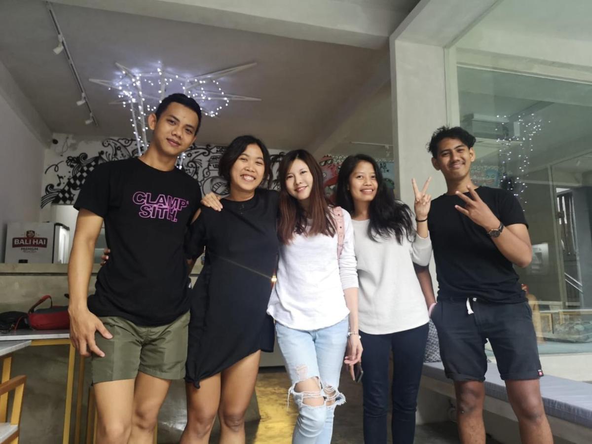Stellar Capsules Hostel Seminyak Kültér fotó The cast of the film