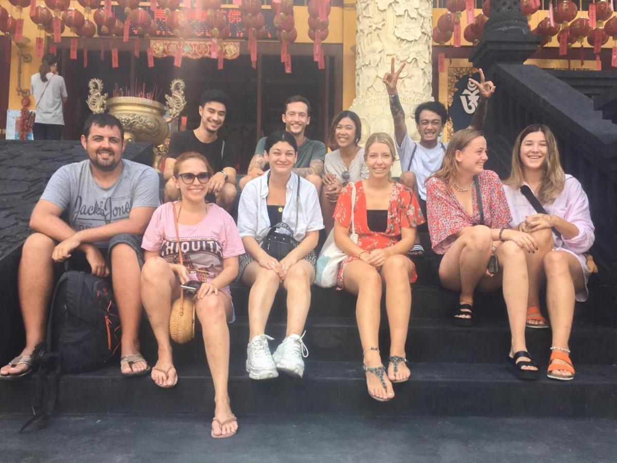 Stellar Capsules Hostel Seminyak Kültér fotó The cast of The Real L Word