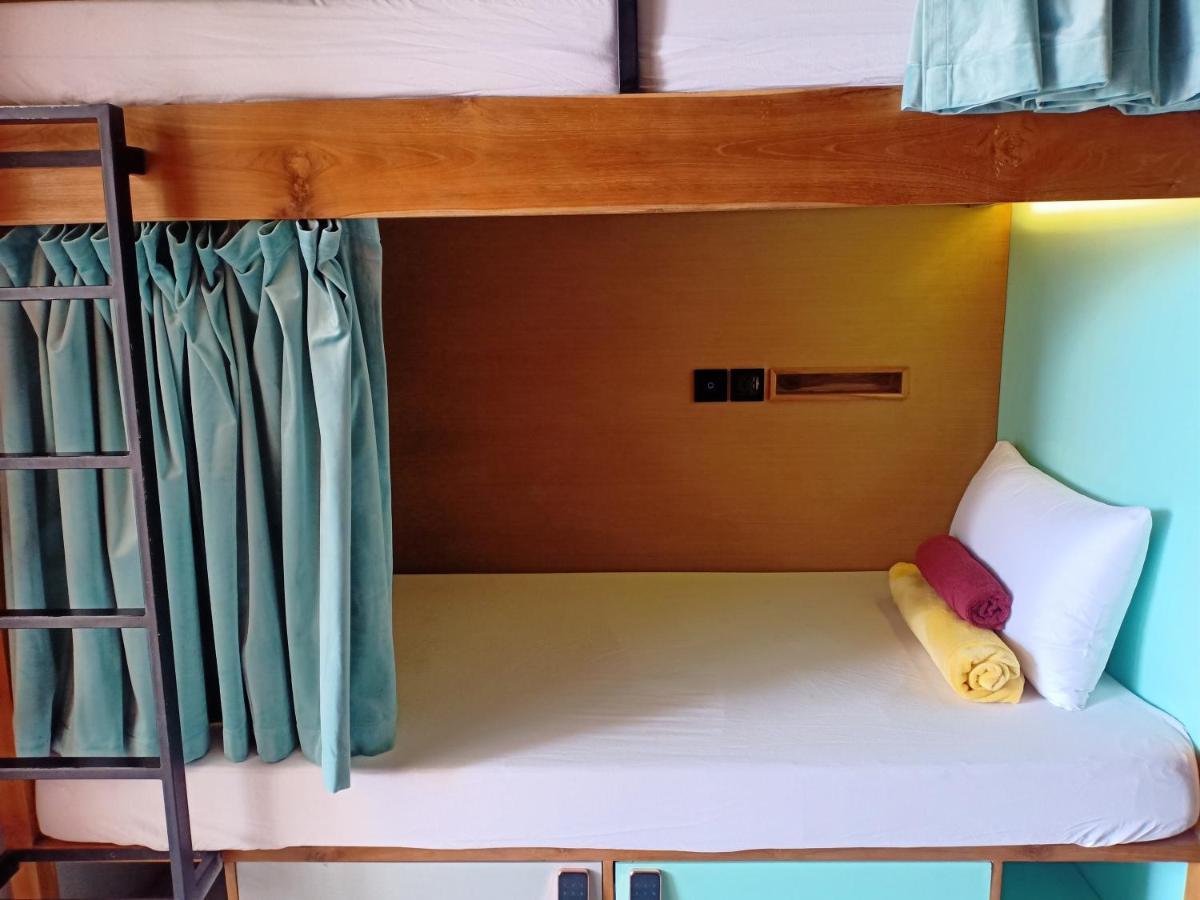 Stellar Capsules Hostel Seminyak Kültér fotó A bunk bed